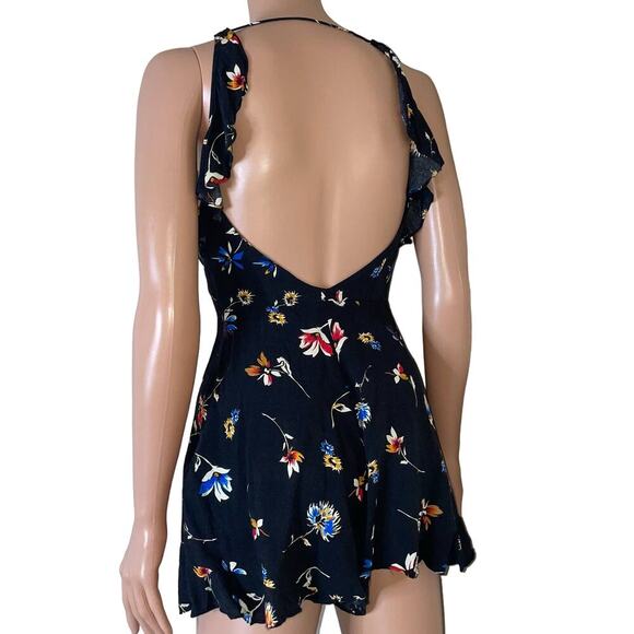 Kimchi Blue Urban Outfitters Floral Printed Romper Dress black floral print SZ 2 - Picture 3 of 12
